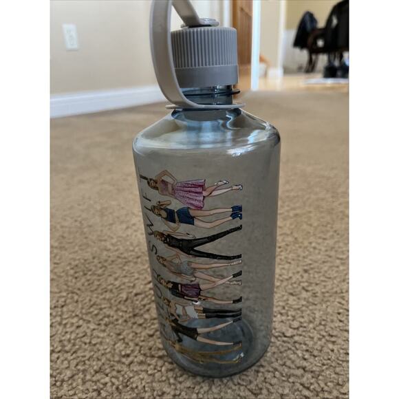 Taylor Swift 1989 (Taylor's Version) Eras Water Bottle. - Picture 3 of 4